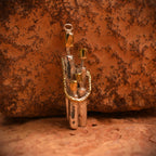 „Familienzusammenhalt“ – Anhänger aus 925er Silber, Talisman für Einheit, Liebe und den Schutz der Familie, handgefertigter Skulpturenschmuck im Boho- und rustikalen Stil | Art Diva