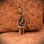 „Familienzusammenhalt“ – Anhänger aus 925er Silber, Talisman für Einheit, Liebe und familiären Schutz, handgefertigter Skulpturenschmuck im Boho- und rustikalen Stil | Art Diva