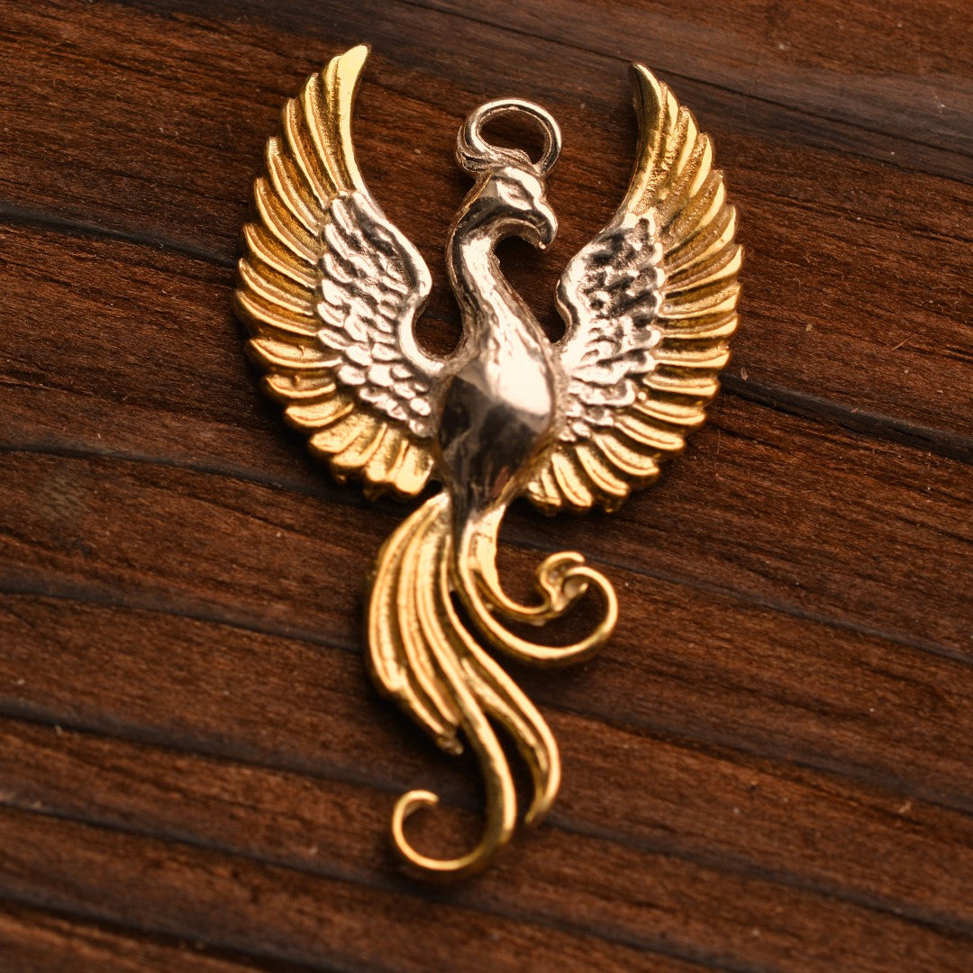 „Phönix“-Anhänger aus 925er Silber mit goldenen Akzenten – handpolierter Talisman für Wiedergeburt, Stärke und Neuanfang, skulpturaler Schmuck im Boho-Rustik-Stil | Art Diva
