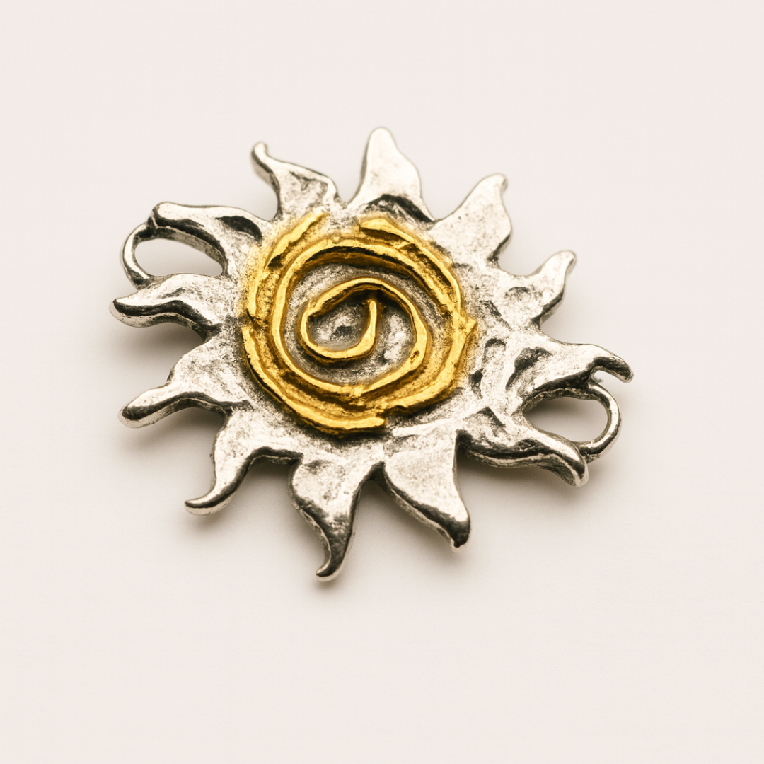 „Sonnenspirale“-Anhänger aus 925er Silber – Talisman für Energie, Licht und innere Stärke, handgefertigter Skulpturenschmuck im Boho- und rustikalen Stil, geeignet für Kette oder Armband | Art Diva