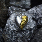 „Engelsherz“-Anhänger aus 925er Silber – Symbol für Liebe und Schutz, Skulpturenschmuck im Boho- und rustikalen Stil | Art Diva