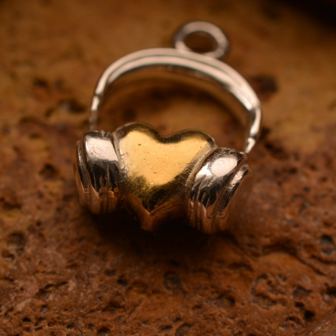 „DJ-Herz“-Anhänger aus 925er Silber – handgefertigter Talisman für die Liebe zur Musik, Skulpturenschmuck im Boho- und rustikalen Stil | Art Diva