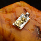 „Fuchs“ – handgefertigter Anhänger aus 925er Silber mit goldfarbenen Akzenten, Symbol für Intuition und Anmut, skulpturales Schmuckstück | Art Diva