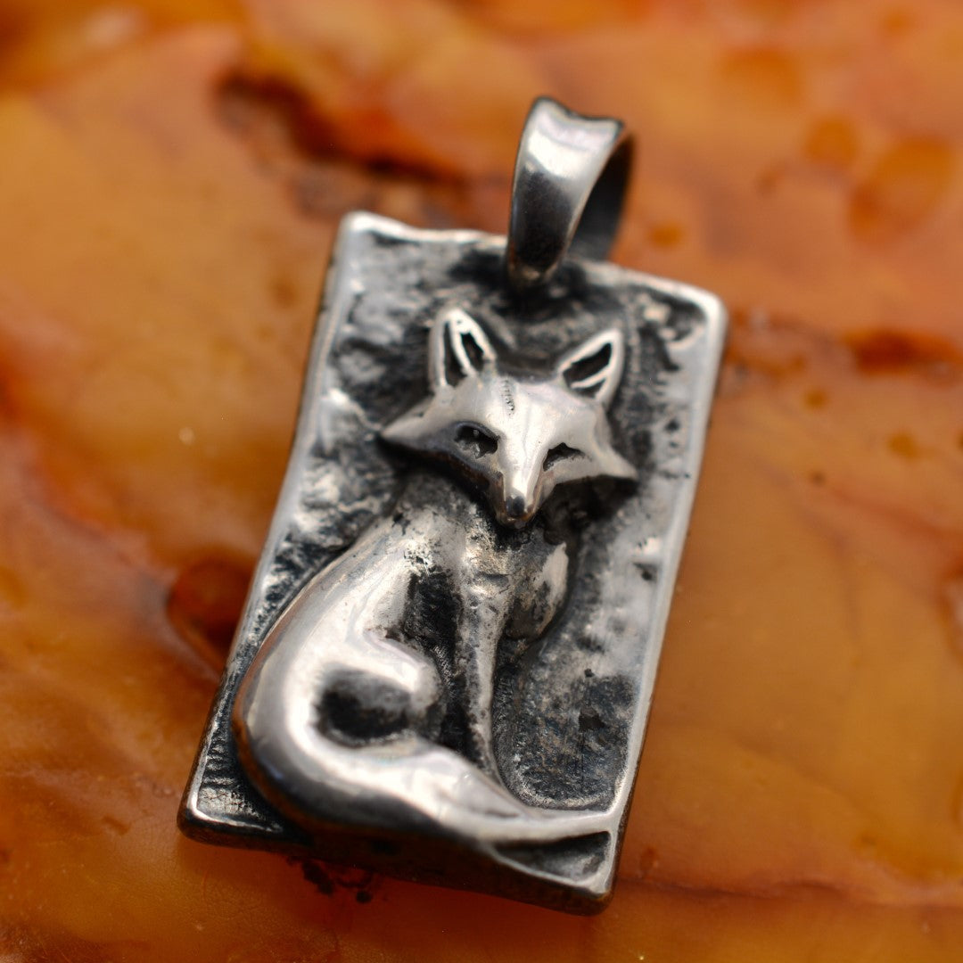 „Fuchs“ – oxidierter, handgefertigter Anhänger aus 925er Silber, Skulpturenschmuck im Boho- und rustikalen Stil | Art Diva