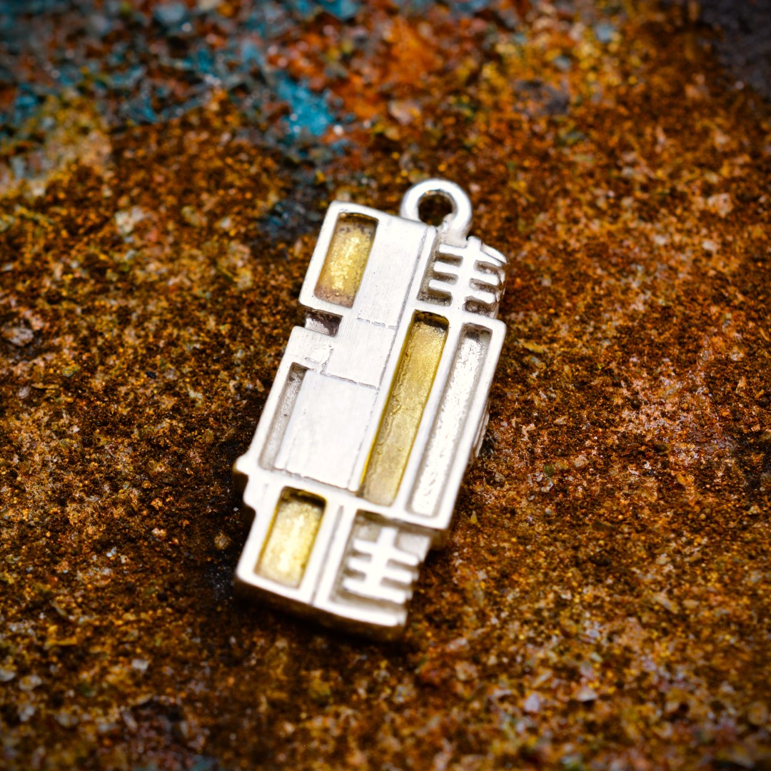 „Genesis“ – Anhänger aus 925er Silber mit goldfarbenen Akzenten, künstlerischer Skulpturenschmuck | Art Diva