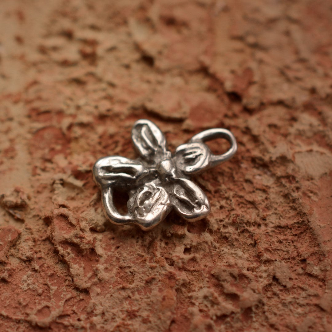 925er Silberelement „Blume“ – handgefertigter Boho-Talisman für Harmonie, skulpturales Schmuckstück und Geschenk für Mutter, Tochter oder Freundin | Art Diva