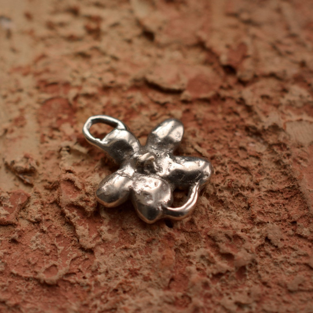 925er Silberelement „Blume“ – handgefertigter Boho-Talisman für Harmonie, skulpturales Schmuckstück und Geschenk für Mutter, Tochter oder Freundin | Art Diva