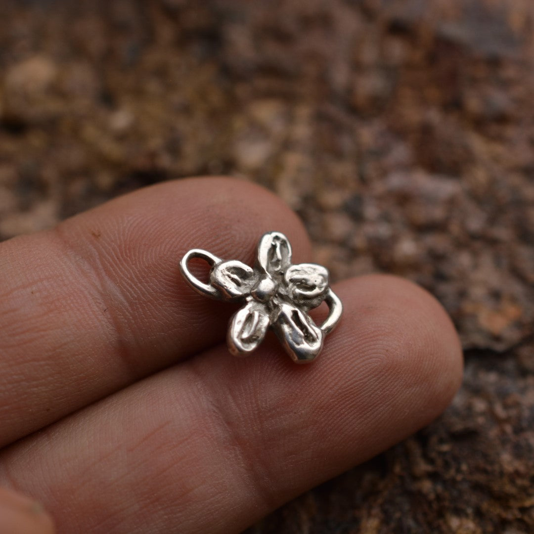 925er Silberelement „Blume“ – handgefertigter Boho-Talisman für Harmonie, skulpturales Schmuckstück und Geschenk für Mutter, Tochter oder Freundin | Art Diva
