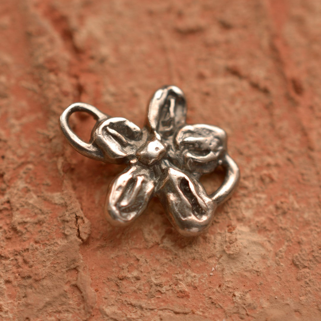 925er Silberelement „Blume“ – handgefertigter Boho-Talisman für Harmonie, skulpturales Schmuckstück und Geschenk für Mutter, Tochter oder Freundin | Art Diva