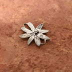 925er Silberelement „Edelweißblüte“ – handgefertigter Boho-Talisman für Harmonie, skulpturales Schmuckstück und Geschenk für Mutter, Tochter oder Freundin | Art Diva