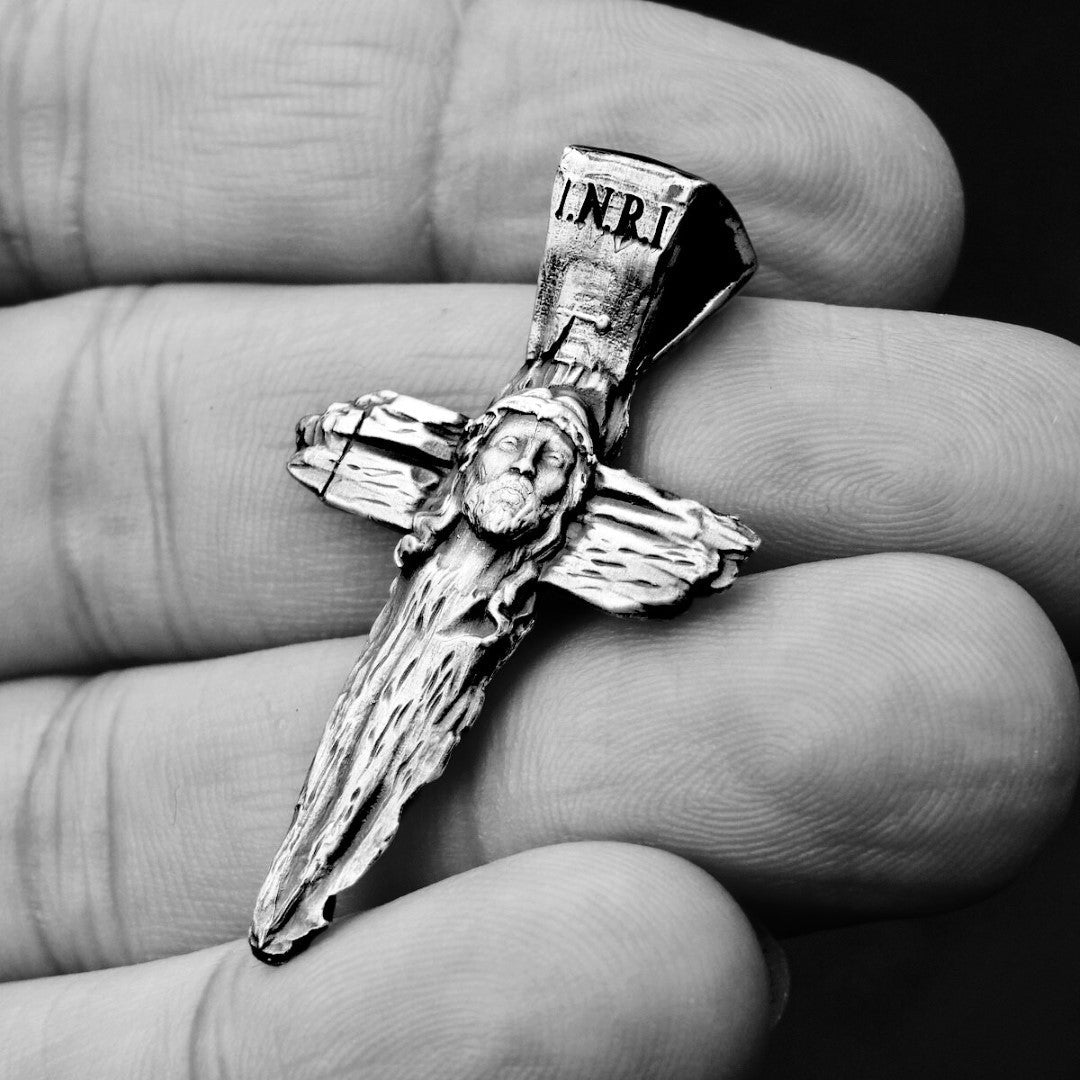 Jesus-Christus-Kreuz aus 925er Sterlingsilber – handgefertigter religiöser Anhänger als Symbol für Glauben und Schutz | Art Diva