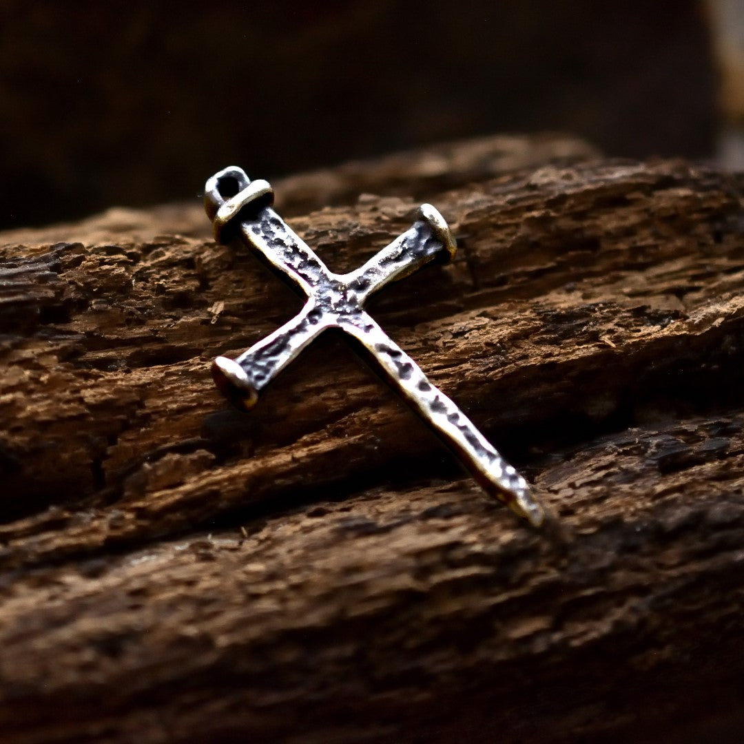 Kreuz-Anhänger für Herren aus 925er Silber – Symbol des Glaubens, handgefertigt im Boho- und rustikalen Stil | Art Diva