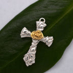 Kreuz-Anhänger mit Rose für Damen aus 925er Silber – kunstvolles Design | Art Diva