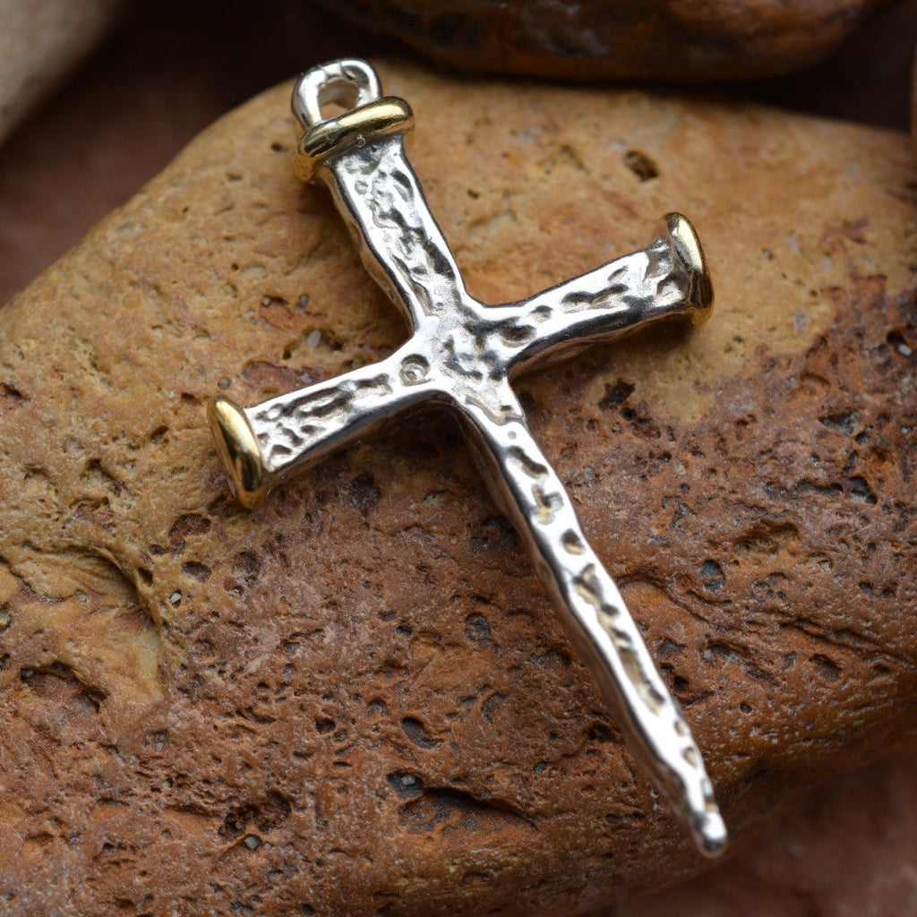 Kreuz-Anhänger für Herren aus 925er Silber mit goldfarbenen Akzenten – Boho- und rustikales Design | Art Diva