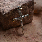 Kreuz-Anhänger für Herren aus 925er Silber mit goldfarbenen Akzenten – Boho- und rustikales Design | Art Diva