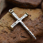 Kreuz-Anhänger für Herren aus 925er Silber mit goldfarbenen Akzenten – Boho- und rustikales Design | Art Diva