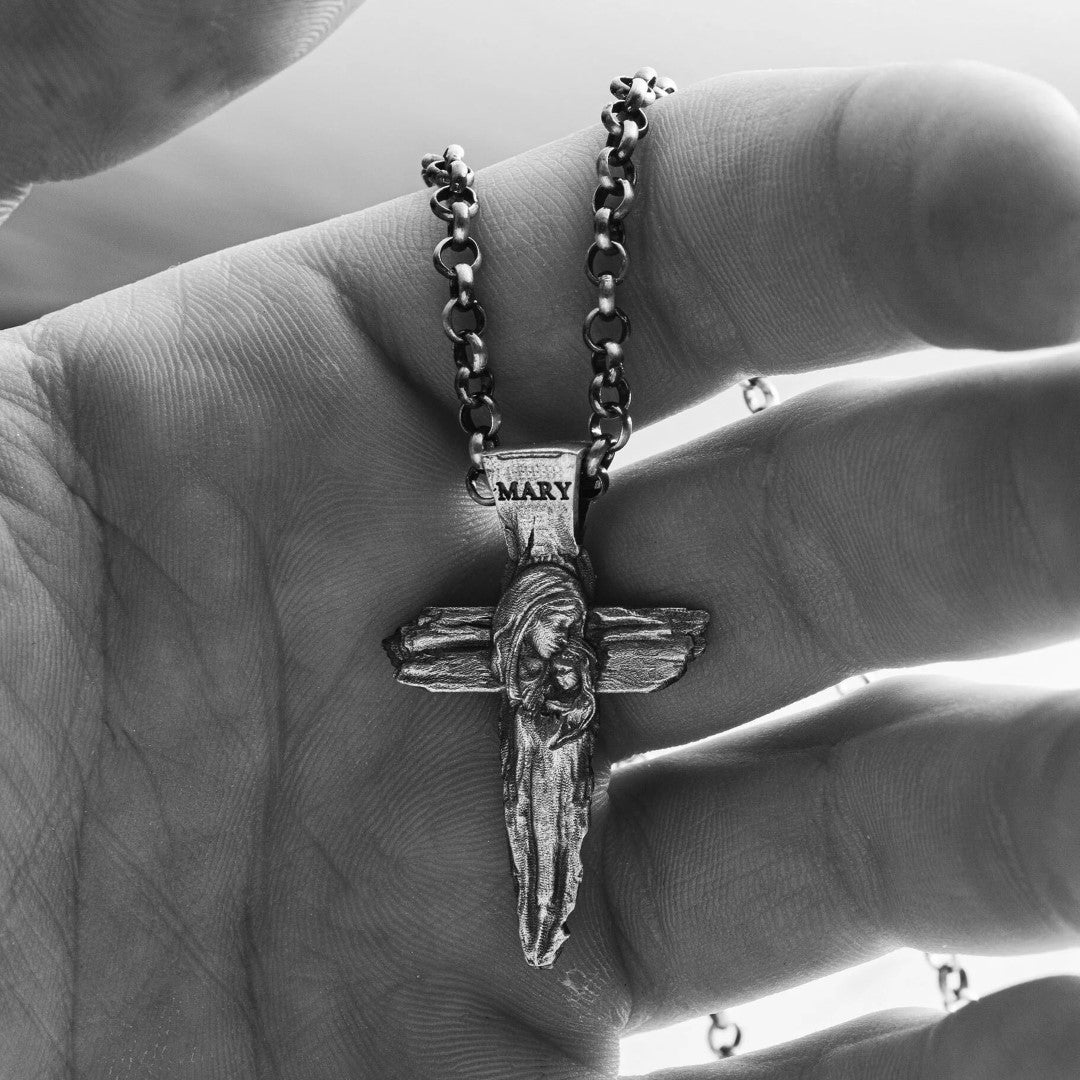 Kreuz-Anhänger mit der Jungfrau Maria und dem Jesuskind aus 925er Silber – handgefertigtes christliches Symbol für Glauben und Schutz | Art Diva