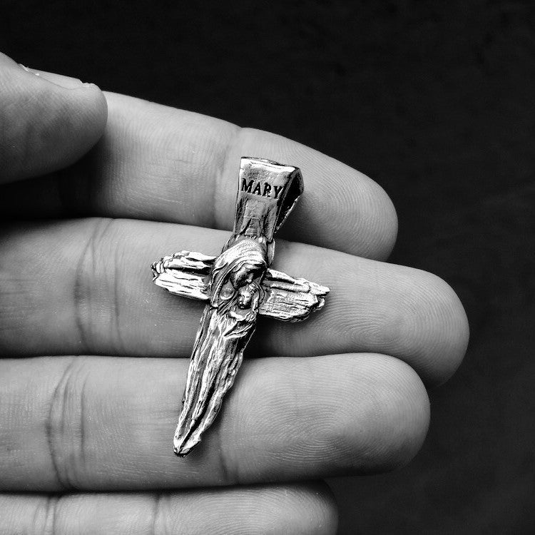 Kreuz-Anhänger mit der Jungfrau Maria und dem Jesuskind aus 925er Silber – handgefertigtes christliches Symbol für Glauben und Schutz | Art Diva