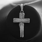 Massiver Kreuz-Anhänger für Herren aus 925er Silber – Symbol für Glauben und Entschlossenheit, handgefertigt | Art Diva
