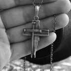 Massiver Kreuz-Anhänger für Herren aus 925er Silber – Symbol für Glauben und Entschlossenheit, handgefertigt | Art Diva