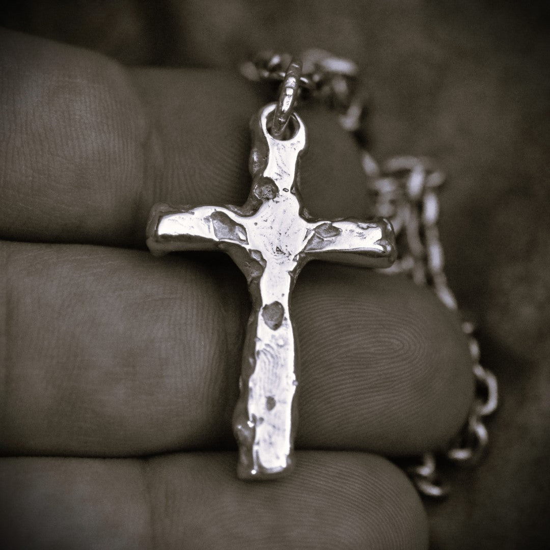 Kreuz-Anhänger für Herren aus 925er Silber – handgefertigtes Symbol für Glauben und spirituelle Stärke | Art Diva