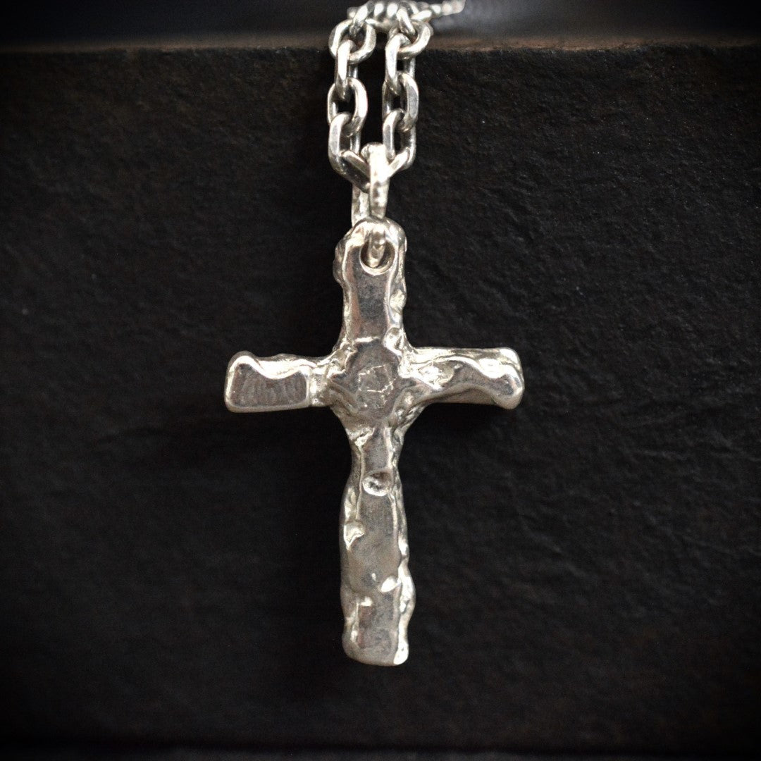 Kreuz-Anhänger für Herren aus 925er Silber – handgefertigtes Symbol für Glauben und spirituelle Stärke | Art Diva