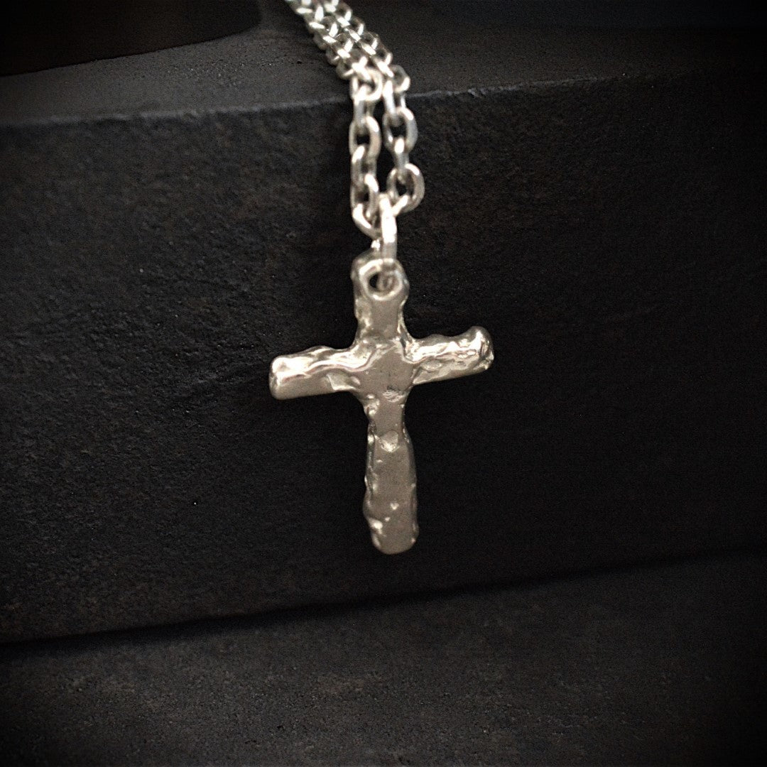 Kreuz-Anhänger für Herren aus 925er Silber – handgefertigtes Symbol für Glauben und spirituelle Stärke | Art Diva