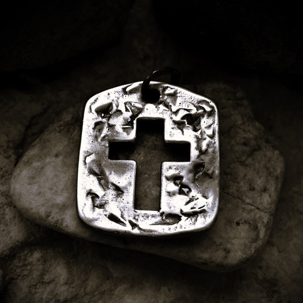 Großer massiver Herren-Kreuzanhänger aus 925er Silber mit strukturierter Oberfläche – teilweise oxidiert im Vintage-Stil | Art Diva