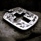 Großer massiver Herren-Kreuzanhänger aus 925er Silber mit strukturierter Oberfläche – teilweise oxidiert im Vintage-Stil | Art Diva