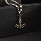 „Anker der Stärke“ – handgefertigter Herren-Anhänger aus 925er Silber, Symbol für Stabilität und Mut, Skulpturenschmuck im Boho- und rustikalen Stil | Art Diva