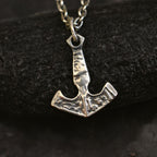 „Anker der Stärke“ – handgefertigter Herren-Anhänger aus 925er Silber, Symbol für Stabilität und Mut, Skulpturenschmuck im Boho- und rustikalen Stil | Art Diva