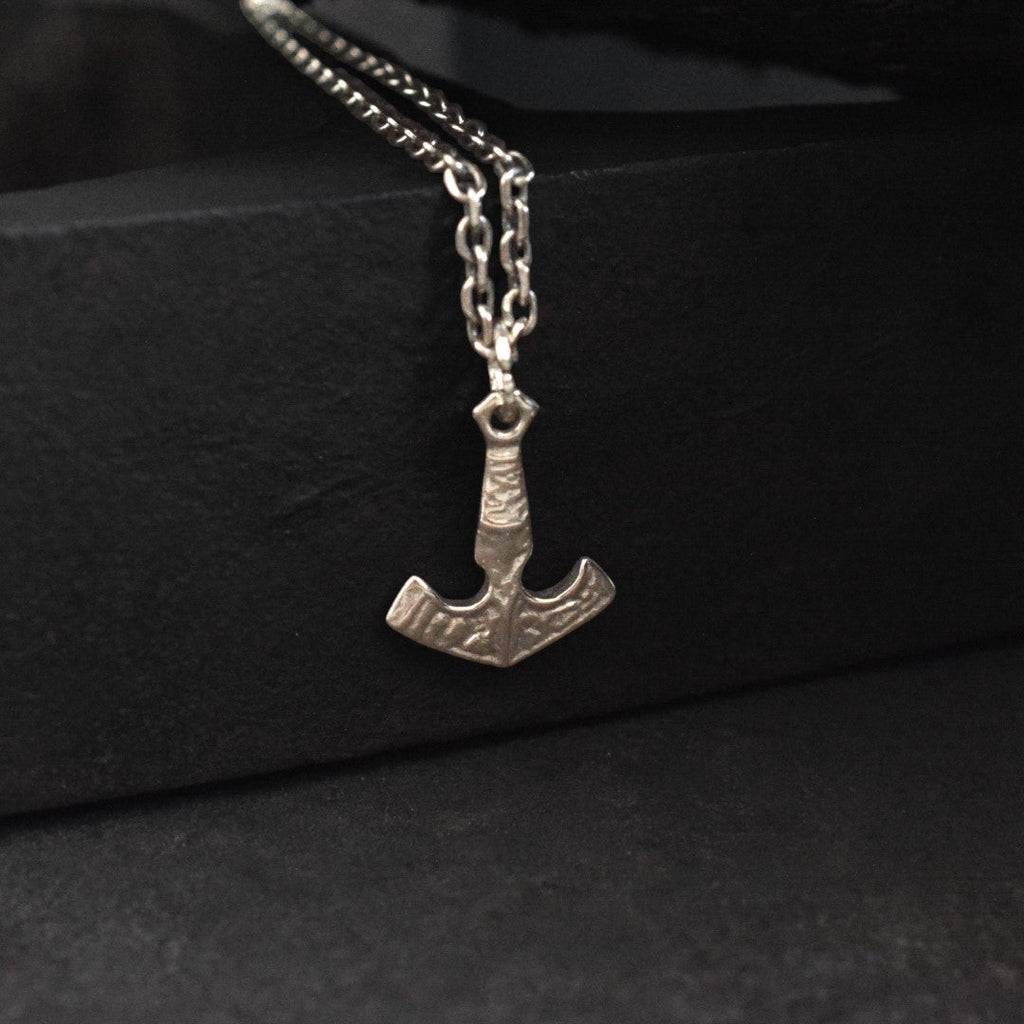 „Wikingeranker“ – handgefertigter Herren-Anhänger aus 925er Silber, Symbol für Glaube, Hoffnung und Liebe, Skulpturenschmuck im Boho- und rustikalen Stil | Art Diva
