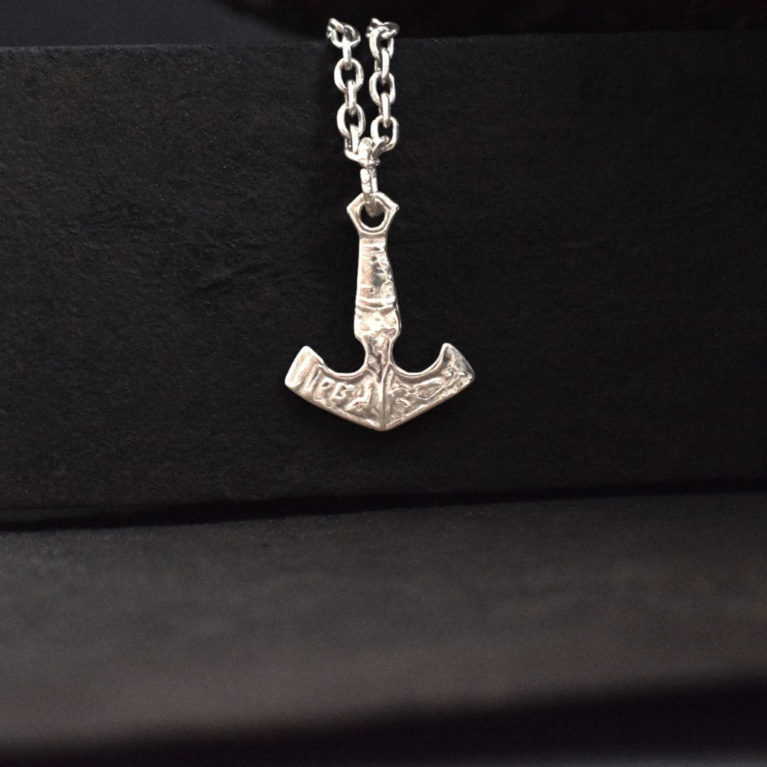 „Wikingeranker“ – handgefertigter Herren-Anhänger aus 925er Silber, Symbol für Glaube, Hoffnung und Liebe, Skulpturenschmuck im Boho- und rustikalen Stil | Art Diva