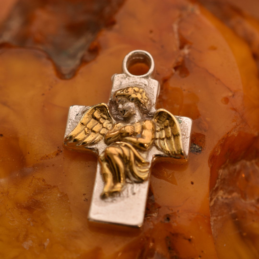 „Engelsumarmung“-Anhänger aus 925er Silber – handgefertigter Talisman für Liebe und Schutz, Skulpturenschmuck im Boho- und rustikalen Stil | Art Diva