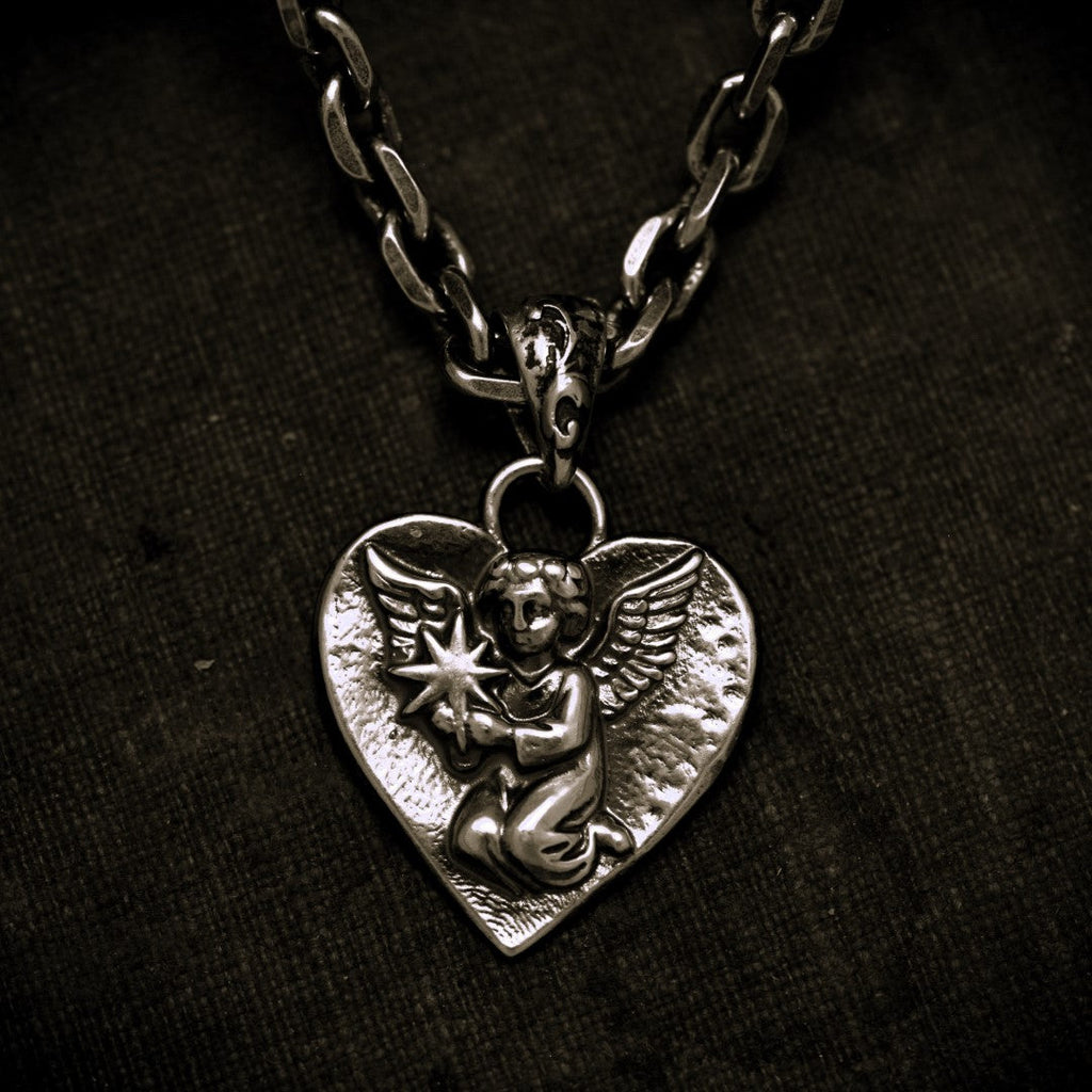 „Himmelsengel mit Stern“-Anhänger aus 925er Silber – handgefertigter Talisman für Liebe, Erinnerung und Schutz, Skulpturenschmuck im Boho- und rustikalen Stil | Art Diva