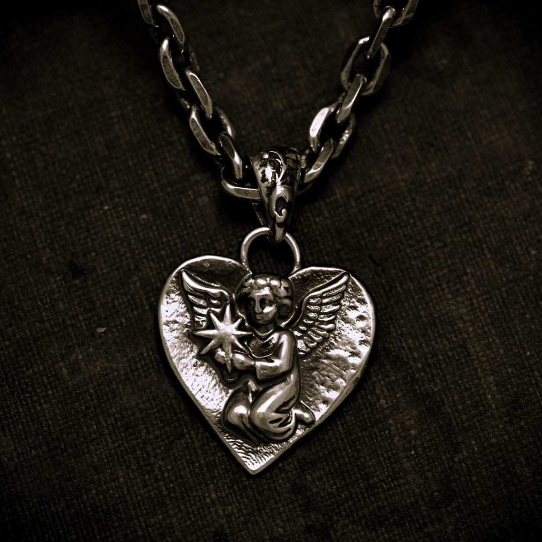 „Himmelsengel mit Stern“-Anhänger aus 925er Silber – handgefertigter Talisman für Liebe, Erinnerung und Schutz, Skulpturenschmuck im Boho- und rustikalen Stil | Art Diva