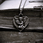 „Himmelsengel mit Stern“-Anhänger aus 925er Silber – handgefertigter Talisman für Liebe, Erinnerung und Schutz, Skulpturenschmuck im Boho- und rustikalen Stil | Art Diva