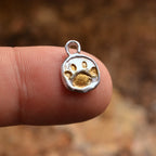 925er Silberanhänger „Pfote“ mit goldenen Akzenten – handgefertigter Boho-Talisman für Tierliebe und Geschenk für Hunde- oder Katzenliebhaber | Art Diva