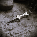Dolch-Anhänger aus 925er Silber – handgefertigter Herren-Talisman für Stärke im rustikalen Boho-Stil | Art Diva