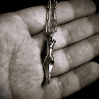 Dolch-Anhänger aus 925er Silber – handgefertigter Herren-Talisman für Stärke im rustikalen Boho-Stil | Art Diva