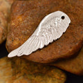 Engelsflügel-Anhänger aus 925er Silber – handgefertigter Skulpturenschmuck im Boho- und rustikalen Stil, Talisman für Schutz und spirituelle Kraft | Art Diva