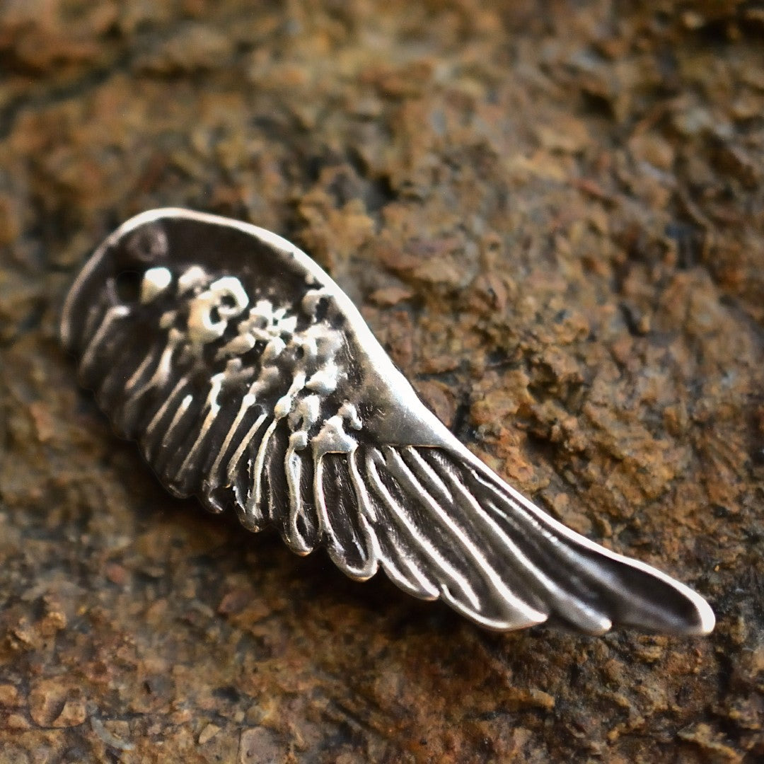 Anhänger aus 925er Silber mit Engelsflügel – Schutztalisman, handgefertigter Skulpturenschmuck im Boho-Stil, ideales Geschenk für Mutter, Tochter oder Freundin | Art Diva