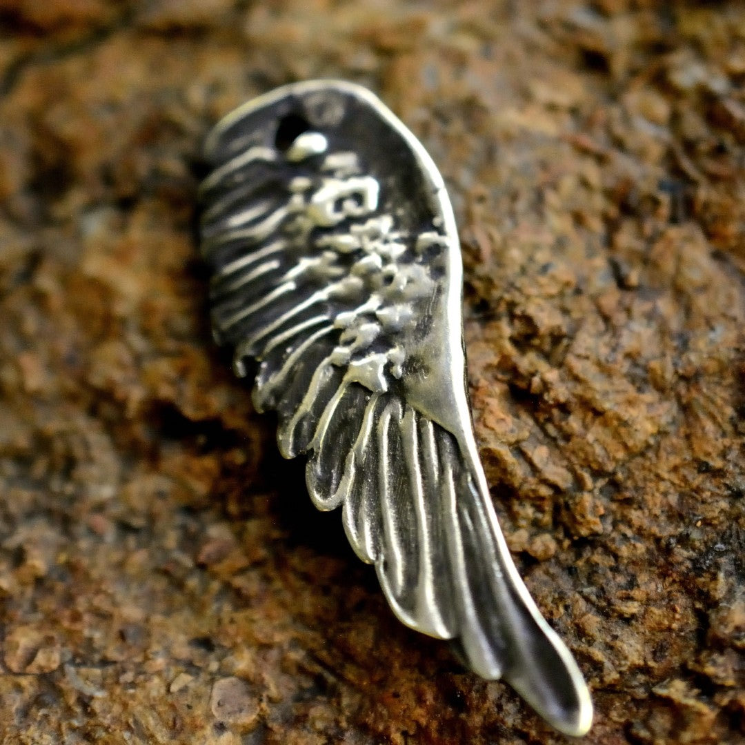 Anhänger aus 925er Silber mit Engelsflügel – Schutztalisman, handgefertigter Skulpturenschmuck im Boho-Stil, ideales Geschenk für Mutter, Tochter oder Freundin | Art Diva
