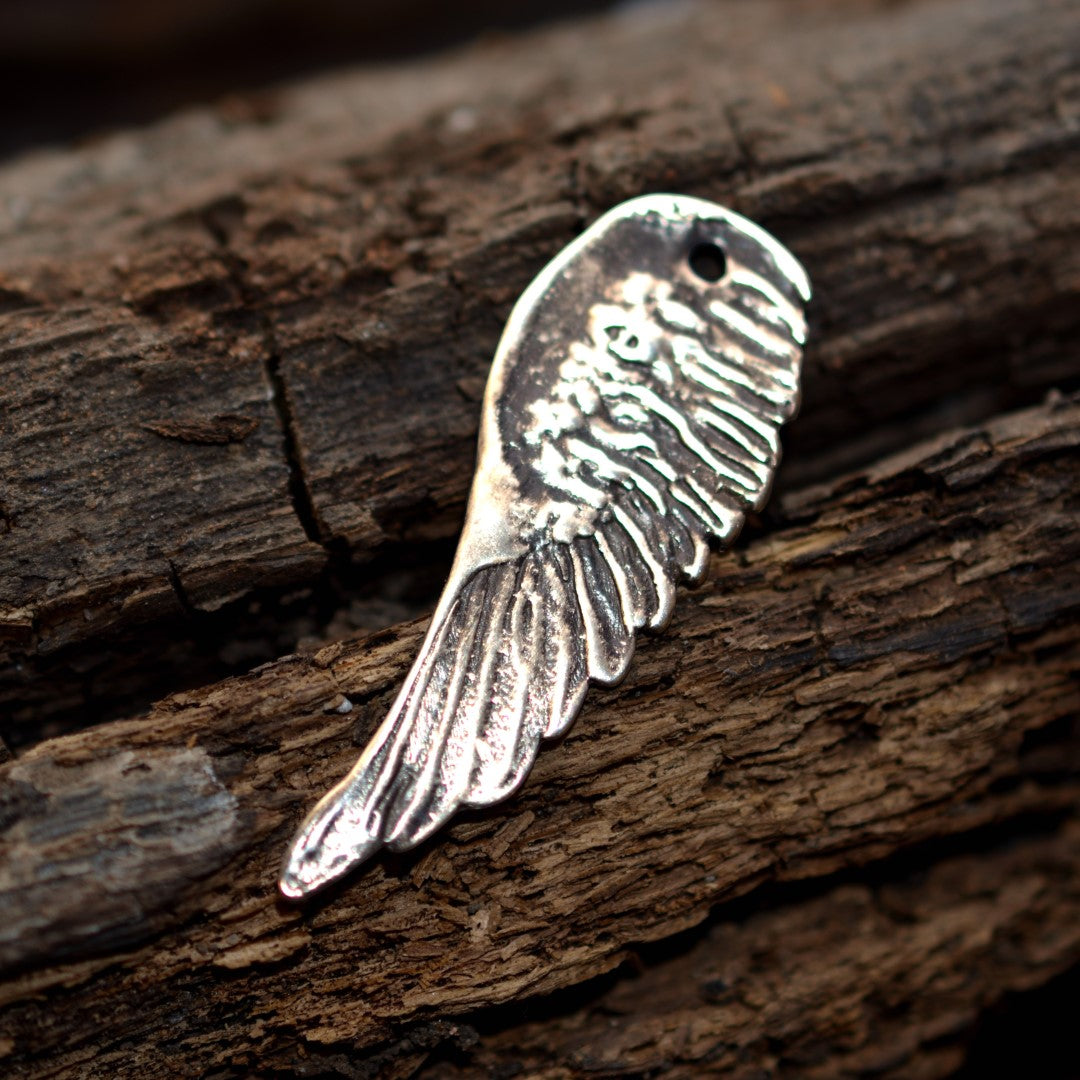 Anhänger aus 925er Silber mit Engelsflügel – Schutztalisman, handgefertigter Skulpturenschmuck im Boho-Stil, ideales Geschenk für Mutter, Tochter oder Freundin | Art Diva