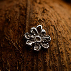 925er Silberanhänger „Blume“ – handgefertigter Boho-Talisman für Harmonie, skulpturales Schmuckstück und Geschenk für Mutter, Tochter oder Freundin | Art Diva