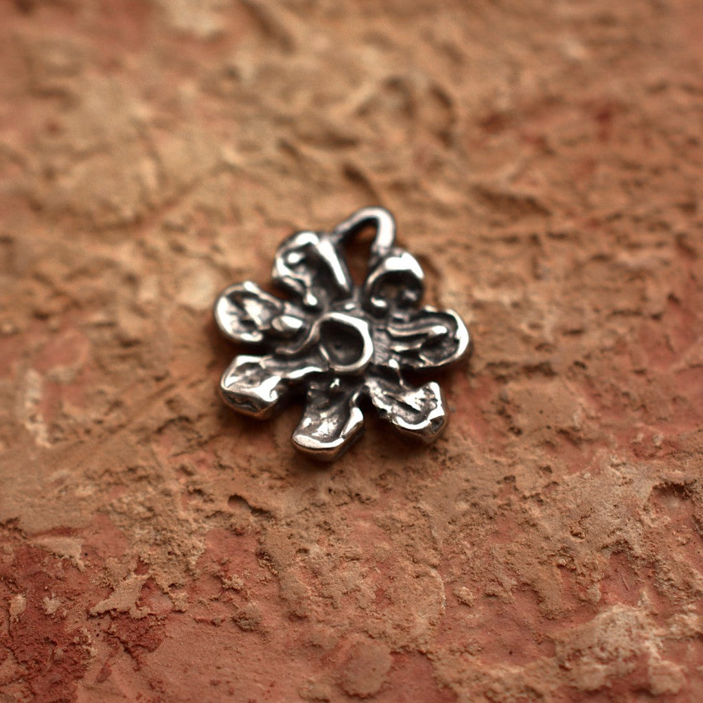 925er Silberanhänger „Blume“ – handgefertigter Boho-Talisman für Harmonie, skulpturales Schmuckstück und Geschenk für Mutter, Tochter oder Freundin | Art Diva