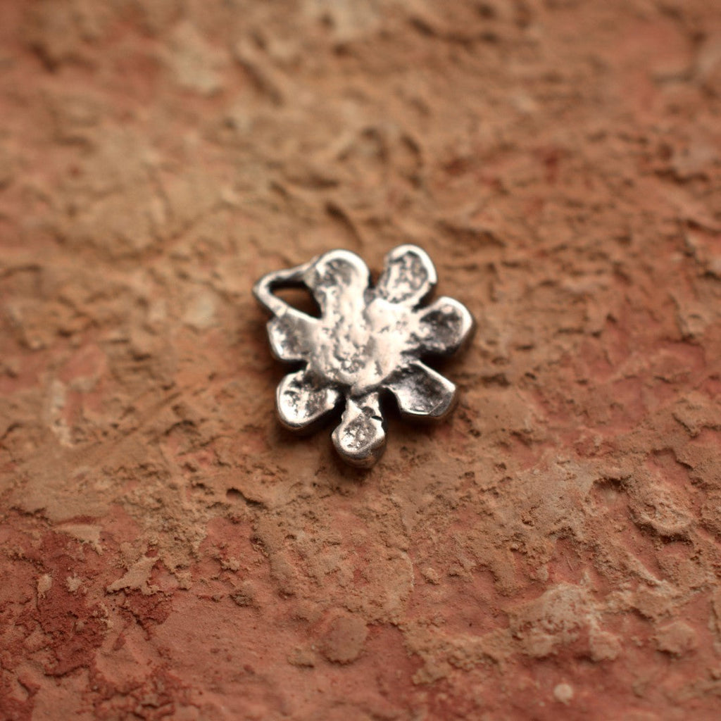 925er Silberanhänger „Blume“ – handgefertigter Boho-Talisman für Harmonie, skulpturales Schmuckstück und Geschenk für Mutter, Tochter oder Freundin | Art Diva