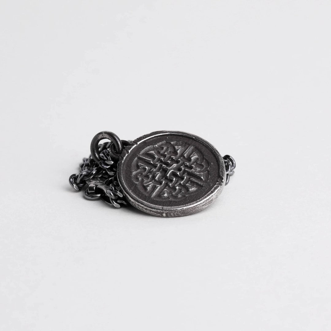 Dara mit keltischem Knoten – Anhänger aus 925er Silber | Symbol für Stärke und Weisheit | Art Diva