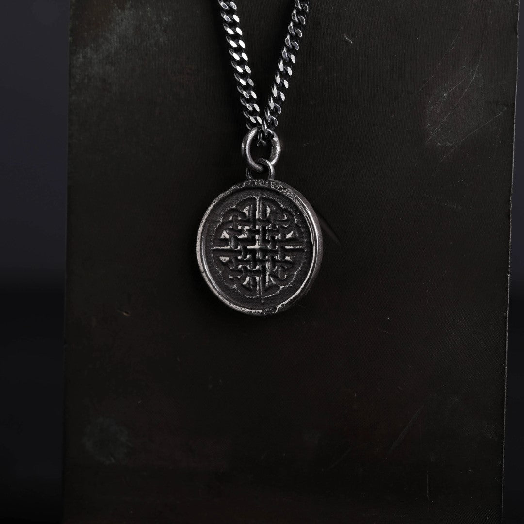 Dara mit keltischem Knoten – Anhänger aus 925er Silber | Symbol für Stärke und Weisheit | Art Diva