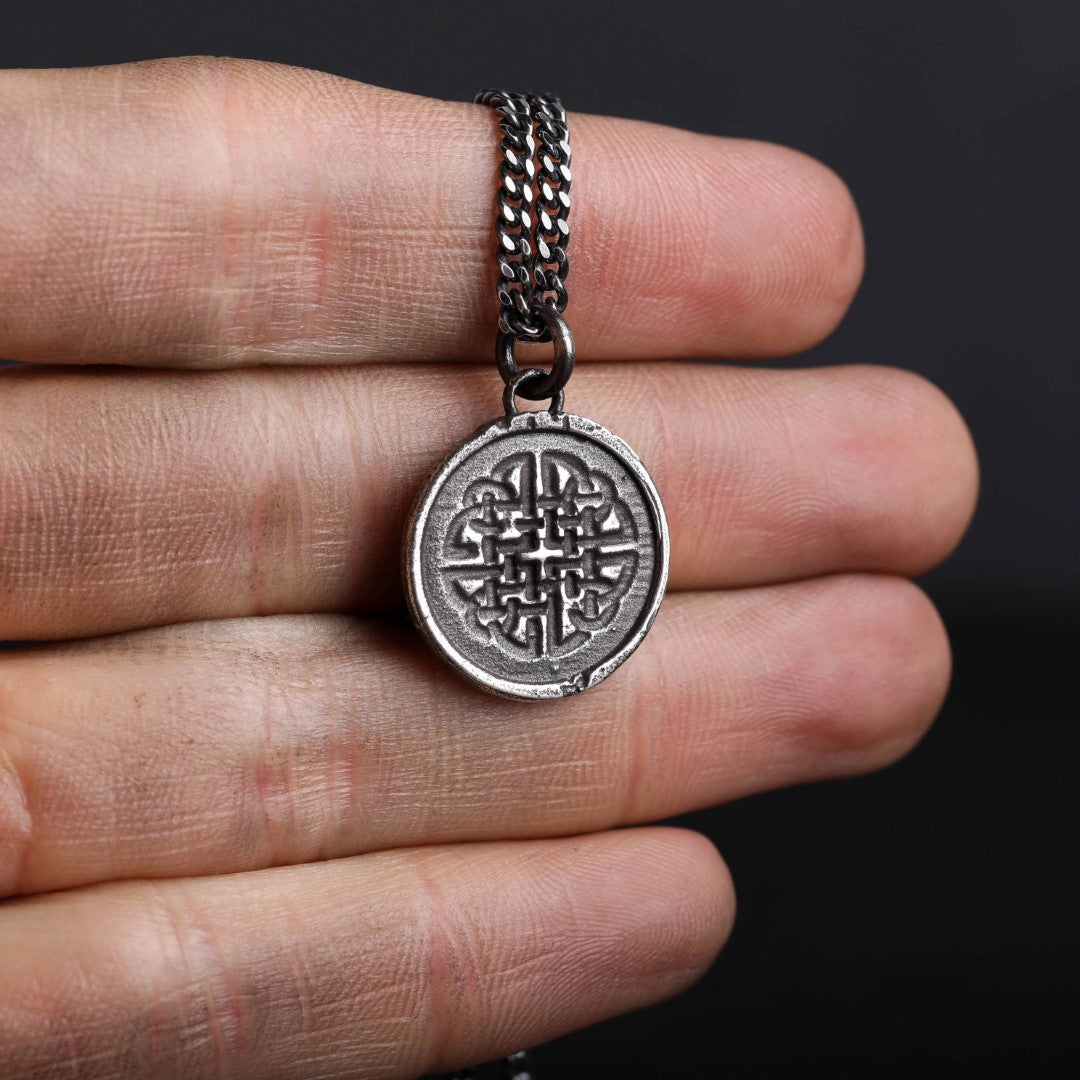 Dara mit keltischem Knoten – Anhänger aus 925er Silber | Symbol für Stärke und Weisheit | Art Diva